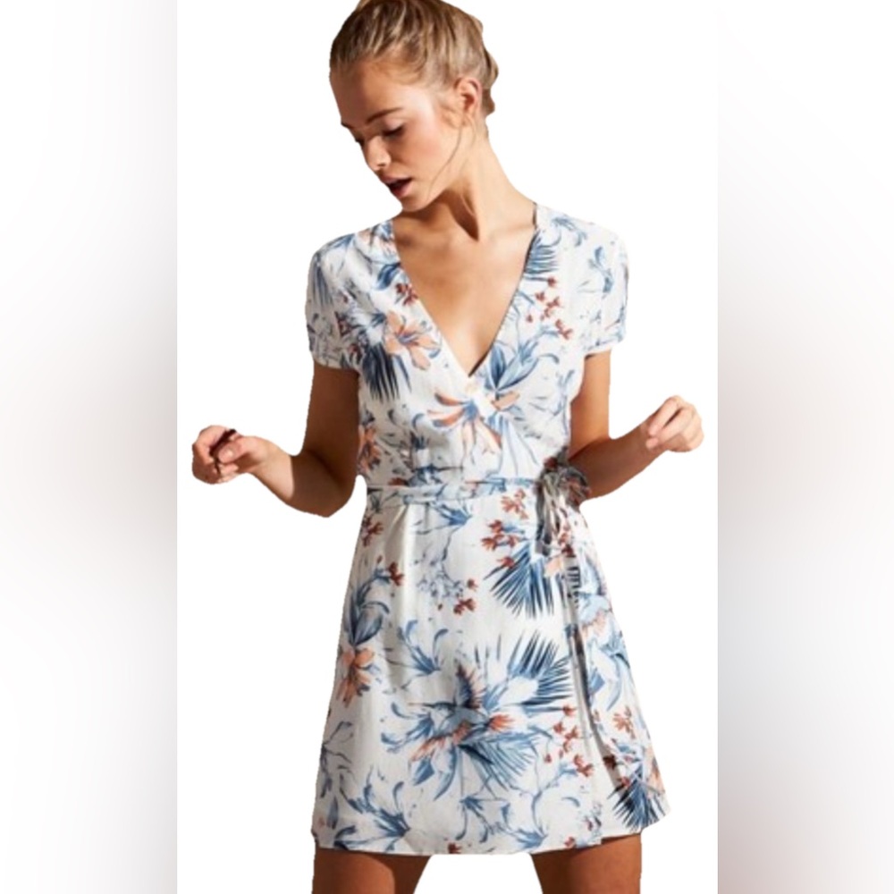 L*SPACE Suzie Bird Of Paradise White Blue Floral Rayon Wrap Mini Dress Medium